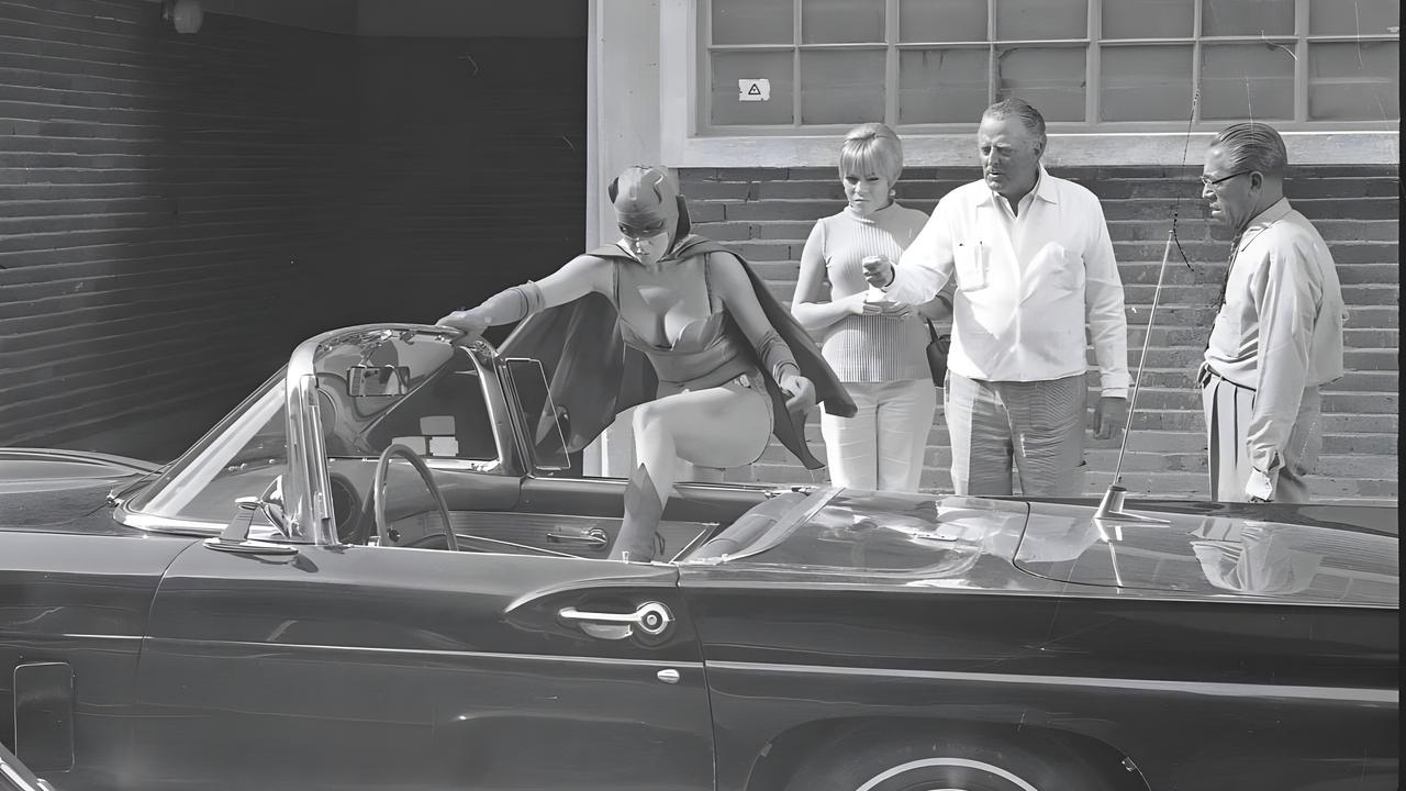 Женщина-летучая мышь