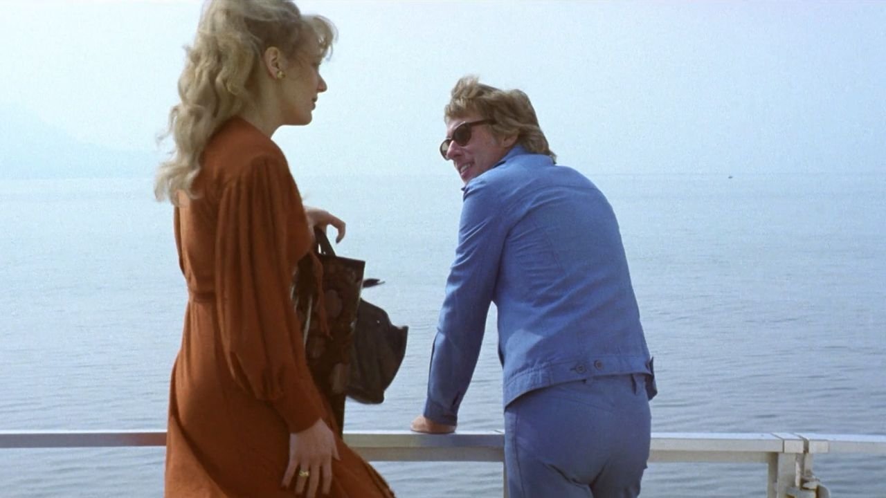 Куколки за колючей проволокой