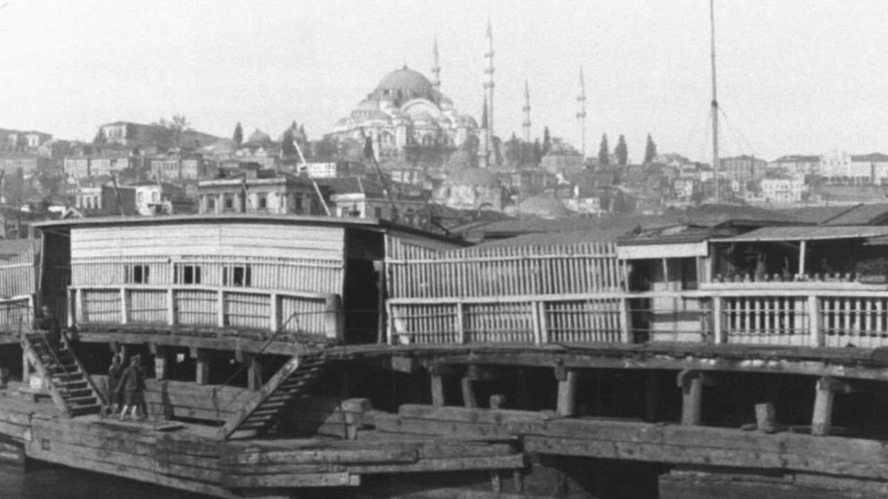 Constantinople, panorama des rives du Bosphore