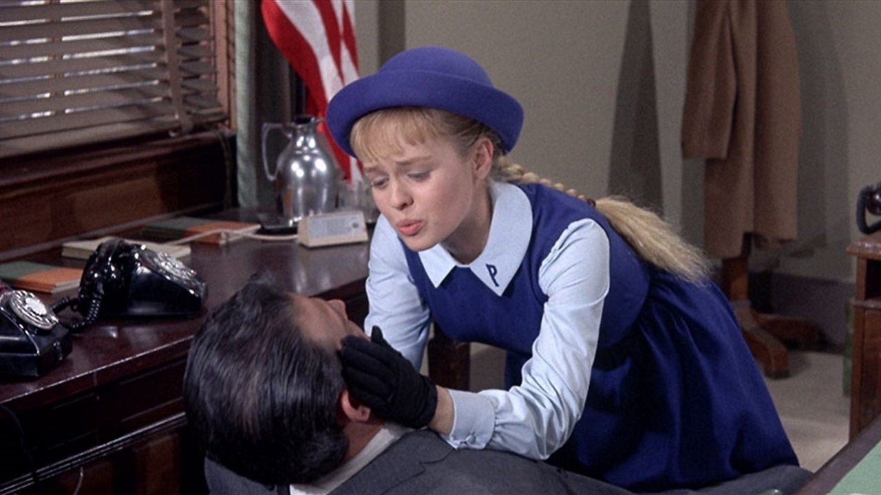 13 напуганных девчонок