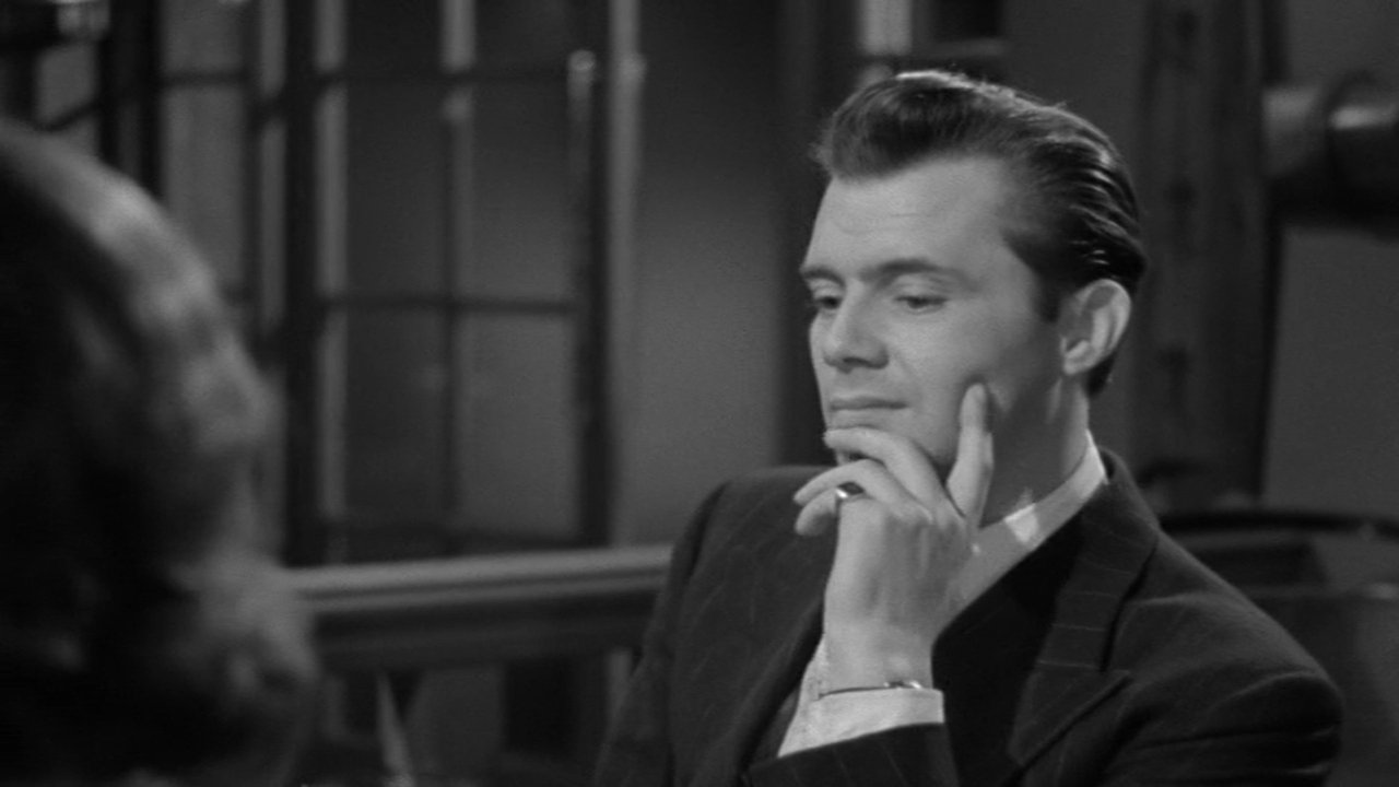 В роли мрачной тени