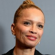 Виктория Махони