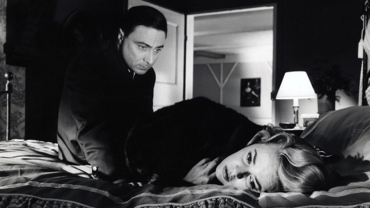 Спиной к стене