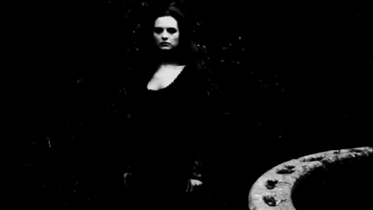 Неотснятая плёнка, вампир